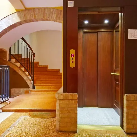 Yawhome Panzió Bologna