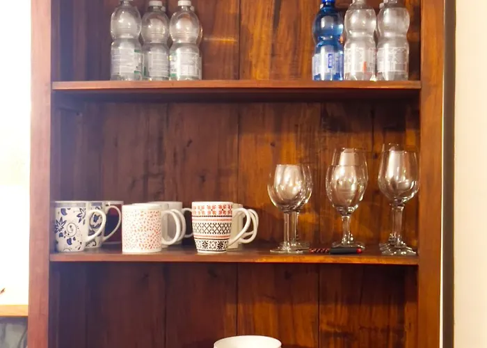 לינה וארוחת בוקר Yawhome *