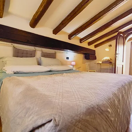 Yawhome Bed & Breakfast *